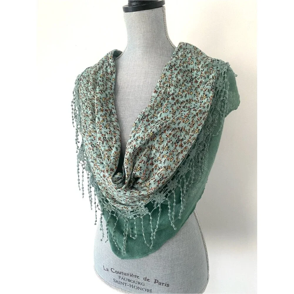 VTG Crochet Trims Triangle Scarf Floral Prints & Sage Green Cottage Boho Garden
